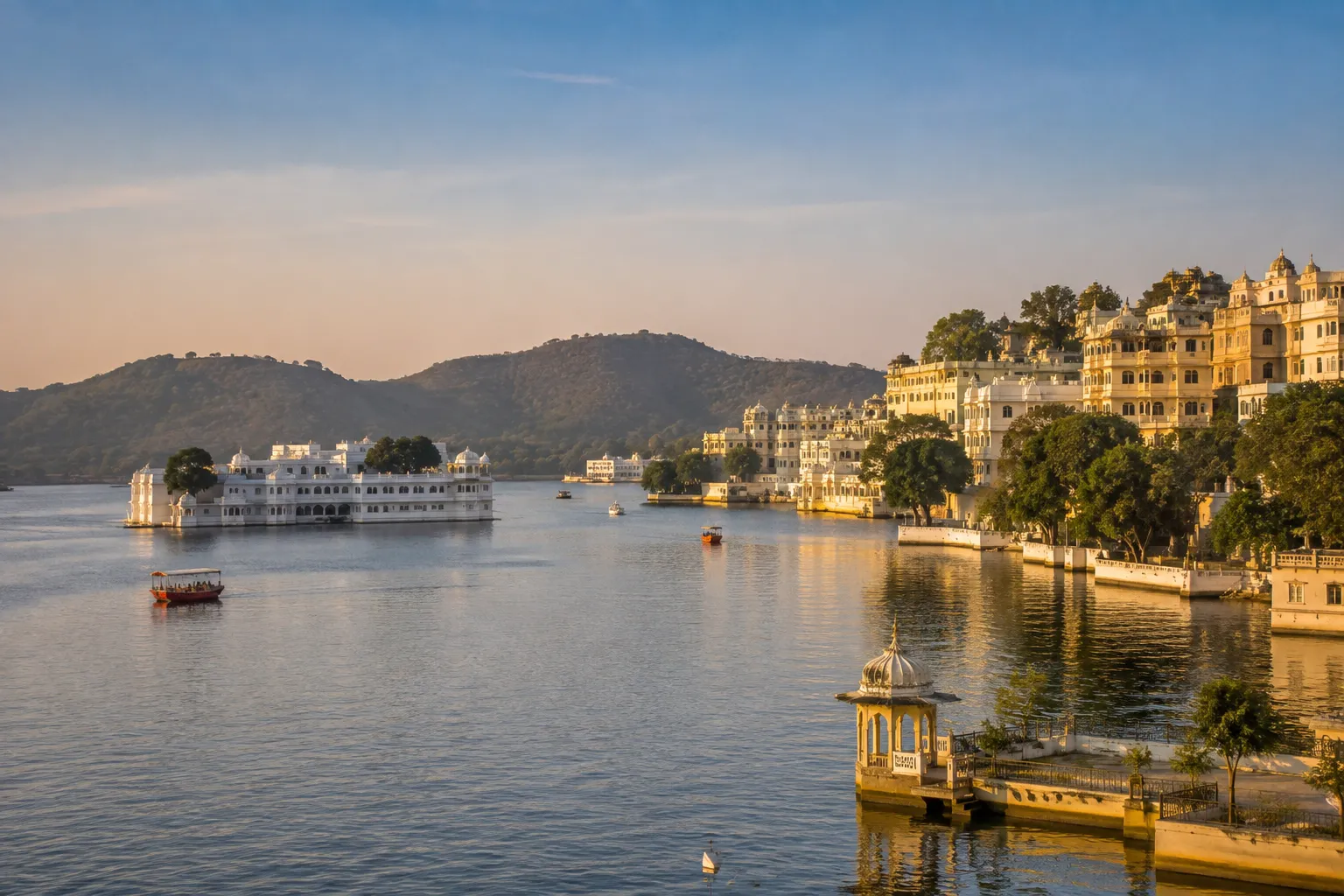 Lake Pichola, Udaipur — Rajasthan Family Holiday Tour