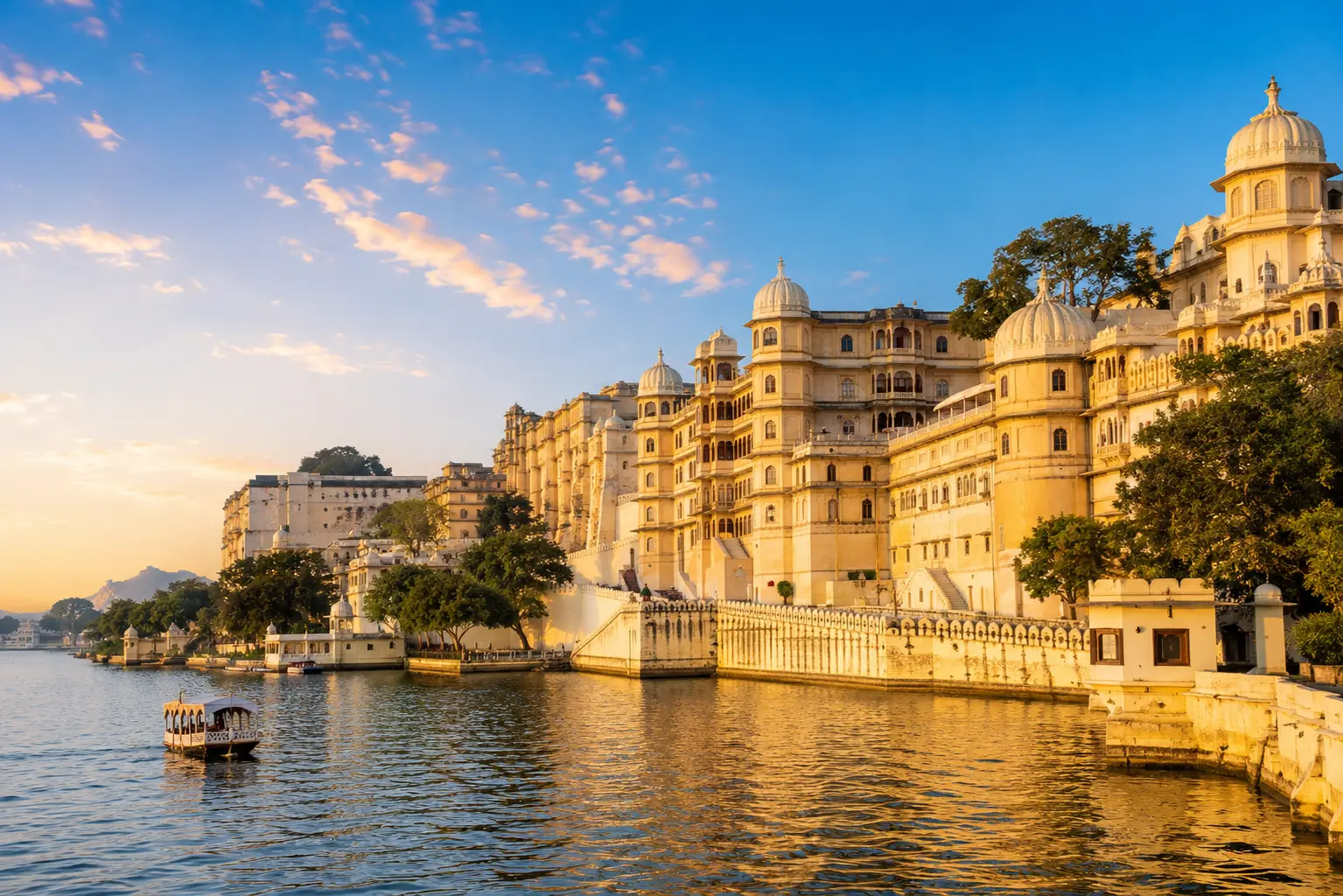 Udaipur City Palace and Lake — Rajasthan Heritage & Culture Tour